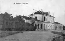 Zug der Tramways de l’Indre auf dem Bahnhofsvorplatz, um 1910