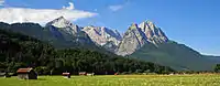 Alpspitze und Waxenstein fotografiert von der St. Martinstraße in Garmisch