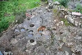 El-Wad-Terrasse mit Vertiefungen im Gestein, die rituelle Bedeutung haben könnten