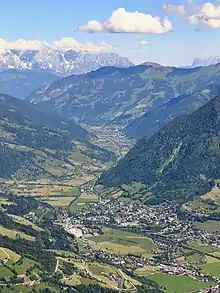 Bad Hofgastein vom Stubnerkogel aus gesehen mit Dorfgastein im Hintergrund