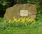 Gedenkstein von 1981 (inzwischen ist die Tafel entfernt), Foto von 2017