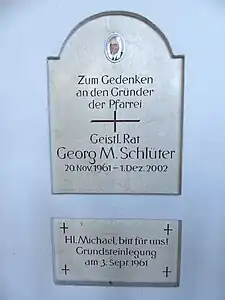 Gedenktafel an den Gründer der Pfarrei