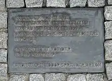 Gedenktafel an Elisabeth von Kleve und Konrad von der Mark gegenüber dem Hörder Marktplatz