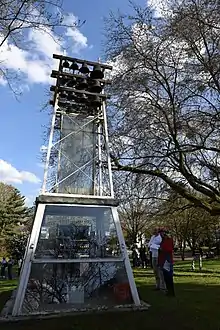 Carillon auf einem kleinen Hügel zwischen Trinkpavillon und Kleinem Theater