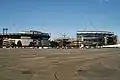 Das MetLife Stadium (rechts) während der Bauarbeiten im September 2008; links das inzwischen abgerissene Giants Stadium.