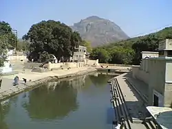 Junagadh – Blick vom Damodar Kund auf den Mount Girnar