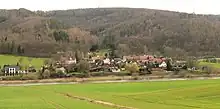 Glashütte am Rande des Bramwaldes, davor die Weser