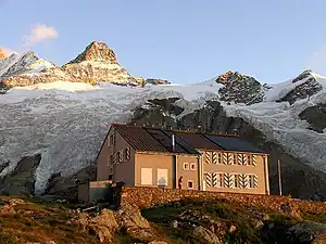 Glecksteinhütte bei Sonnenuntergang