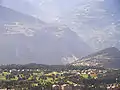 Gesamtansicht des Golfplatzes auf dem Hochplateau von Crans-Montana.