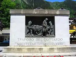 Denkmal für die beim Bau des Gotthardtunnels verunglückten Arbeiter am Bahnhof von Airolo, von Vincenzo Vela