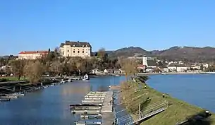 Ansicht von Grein mit Schloss Greinburg und Stadtpfarrkirche St. Ägidius