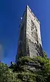 Dreieckiger Bergfried der Burg Grenzau