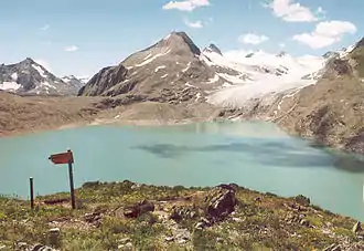 Blick über den Griessee nach Süden zum Griespass und Griesgletscher