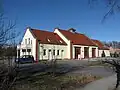 Feuerwehrhaus und Bibliothek