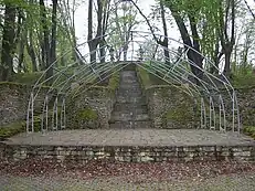 Südlicher, in 2009 noch unsanierter Teil mit Wasserkunst