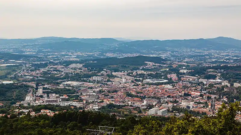 Blick auf Guimaraes vom Serra da Penha