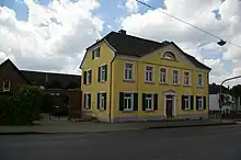 Gut Höschen, Hausingen / Köttingen, Einmündung Trompeter Str. in die B 8