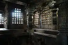 Innenansicht des Hoysaleshwara-Tempels