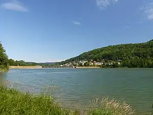 Happurger See mit Blick auf die Staumauer