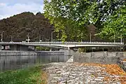 Die Maasbrücke verbindetHastière-par-delà mit Hastière-Lavaux