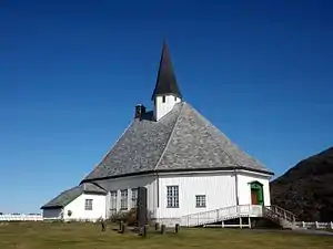 Foto einer weißen Holzkirche