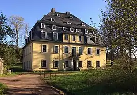 Zwerchhaus und verschiedene Gaubenformen am Schloss Burkersdorf