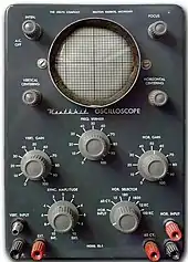 Oszilloskop OL-1 von Heathkit von 1954, für 29,50 US-Dollar (nach heutiger Kaufkraft etwa 300 USD) als Bausatz verkauft.