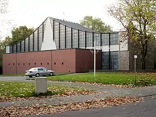 Heilig-Geist-Kirche, vom Architekten Gottfried Böhm entworfen