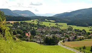 Blick auf Hernstein vom Ortsteil Aigen