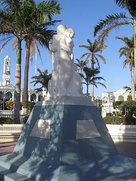 Denkmal auf der Plaza Municipal