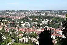 Blick über Heslach zur Karlshöhe, dahinter Stuttgart-West