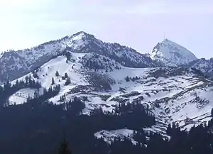 Hochsalwand hinten links, Wendelstein hinten rechts, im Vordergrund die Rampoldplatte