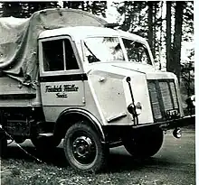 Horch/IFA H3 in der DDR im Solobetrieb mit vorgeklapptem Anhängerdreieck (1953)