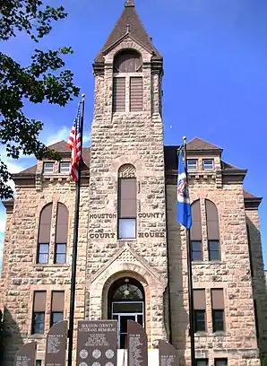 Das Houston County Courthouse in Caledonia, gelistet im NRHP Nr. 83000905