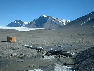 Kältewüste am Huey Creek, einem Schmelzwasserfluss in den antarktischen Trockentälern