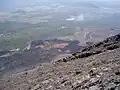 1966: Lava fließt aus der Flanke über erkaltete Lava. Aufnahme nach Süden.