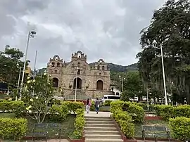 Kirche und Parque Principal in Aratoca