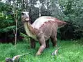 Modell eines Iguanodon mit Jungtieren im „Dinopark“ in Fürth (Bayern)