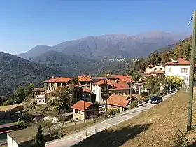 Blick auf Iseo von Südosten mit Monte Lema im Hintergrund