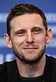 Jamie Bell (2019) ist als Adams Vater zu sehen.