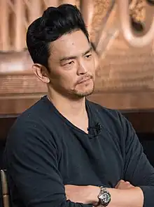 John Cho spielt den Vater des getöteten Tyler und Mina Sundwall dessen Freundin