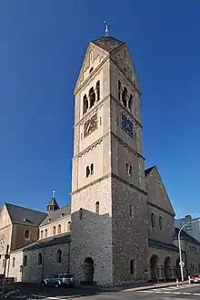 Neuromanische Josefskirche in der Hostatostraße