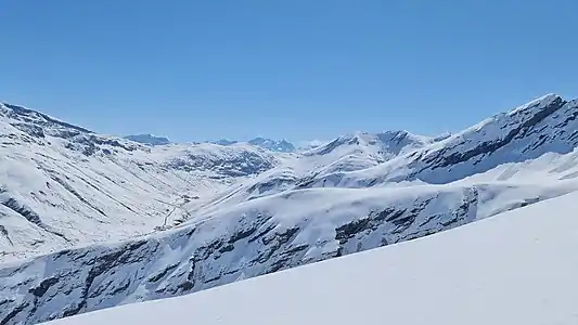 Blick von der Pürder Alpa Richtung Juf, im Hintergrund das Bernina-Massiv (für Annotationen der einzelnen Berge aufs Bild klicken).