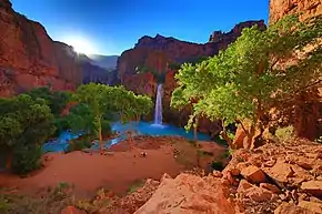 Die Havasu Falls vom Wanderweg aus gesehen