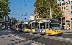 Ein GT8-70D/N im Einsatz auf der Straßenbahnlinie 2