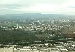 Blick auf das alte Umspannwerk vor dem Bau der Landebahn Nordwest (2006)