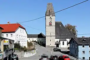 Ortszentrum von Kematen mit der Pfarrkirche hl. Martin