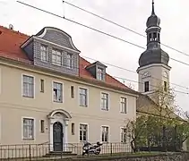 Pfarrhaus und Kirche