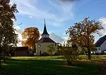 Schinkelkirche Glienicke, Kirche auf dem Dorfanger nach NW