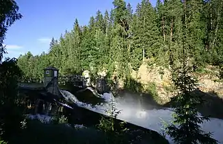 Das über den Kistefoss hinunterfließende Wasser der Randselva wird mithilfe zweier Wasserkraftwerke zur Energieerzeugung genutzt.